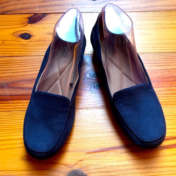 Bass Navy Flats, EUC, 7.5 - Picture 1 of 11